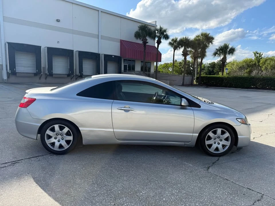2011 Honda Civic 8th Gen - Image 4 of 13