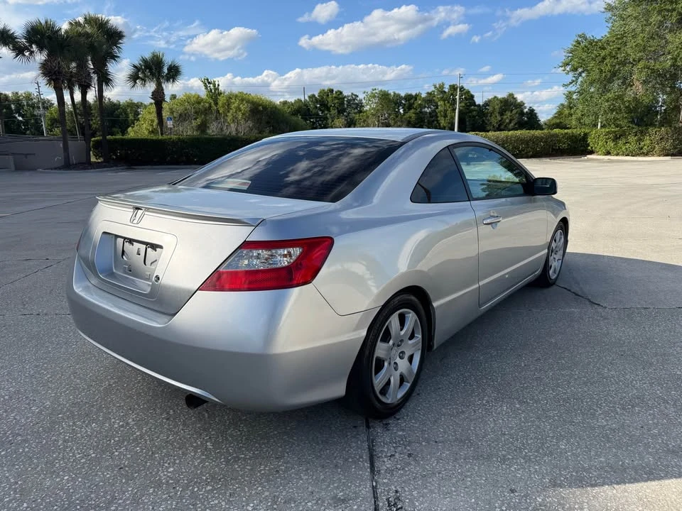 2011 Honda Civic 8th Gen - Image 5 of 13