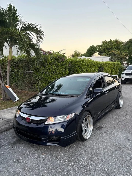 2011 Honda Civic 8th Gen - Image 2 of 16