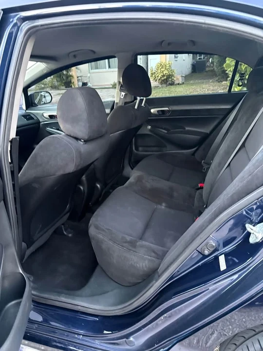 2011 Honda Civic 8th Gen - Image 8 of 16