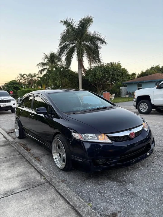 2011 Honda Civic 8th Gen - Image 3 of 16