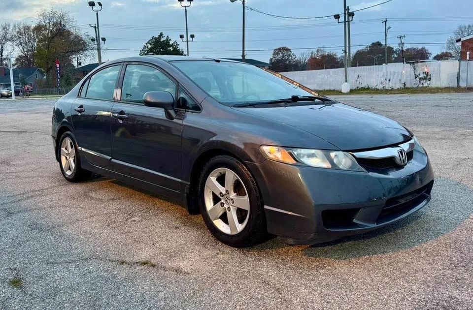 2011 Honda Civic 8th Gen - Image 2 of 17