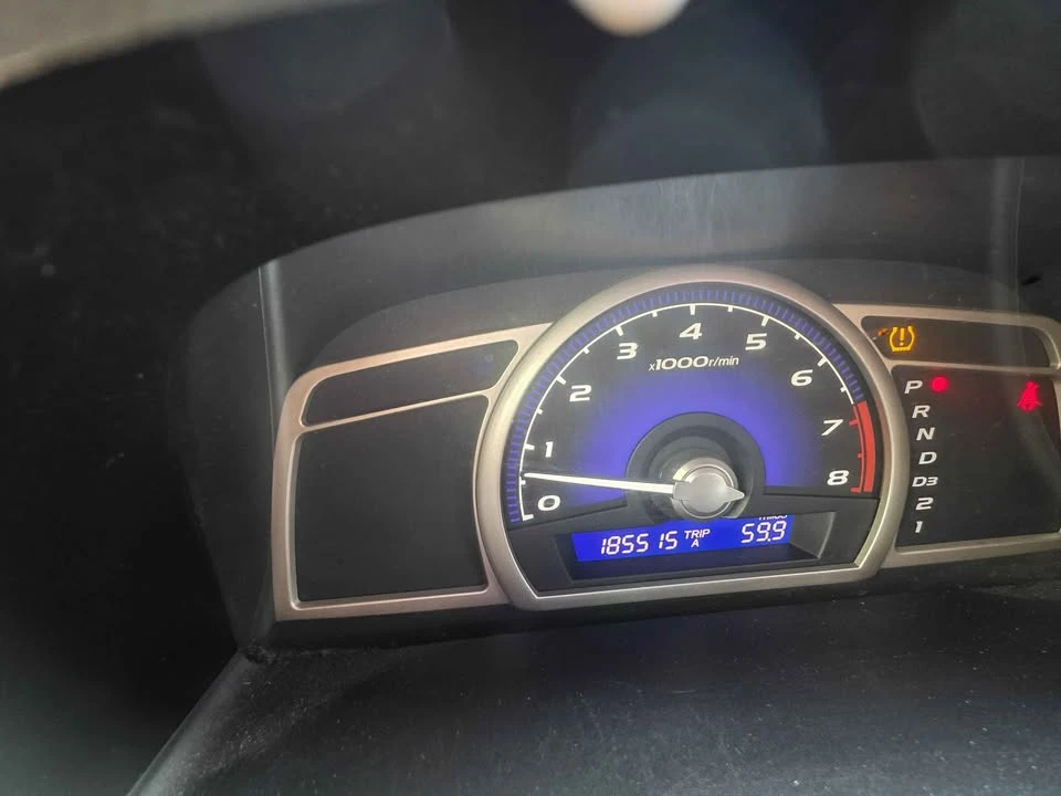 2011 Honda Civic 8th Gen - Image 8 of 18