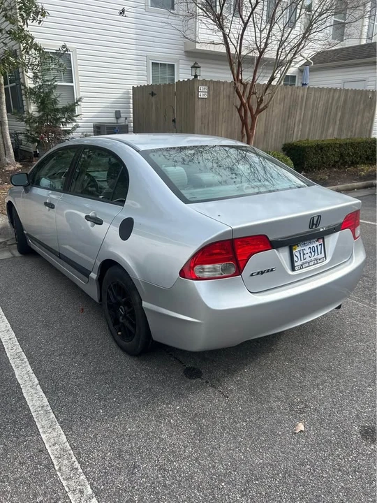 2011 Honda Civic 8th Gen - Image 2 of 7