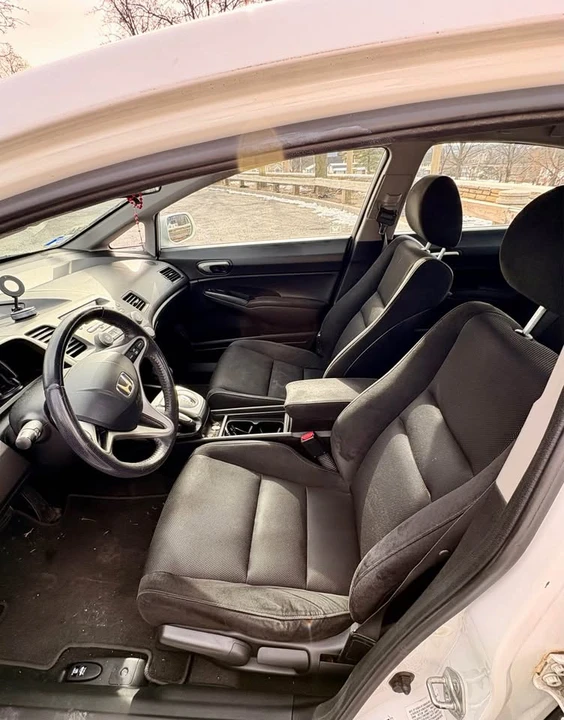 2011 Honda Civic 8th Gen - Image 5 of 6