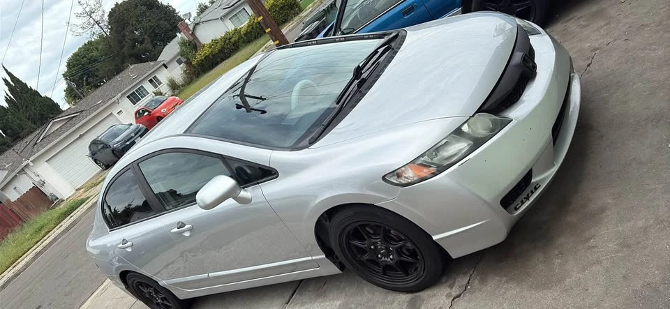 2011 Honda Civic 8th Gen - Image 3 of 3