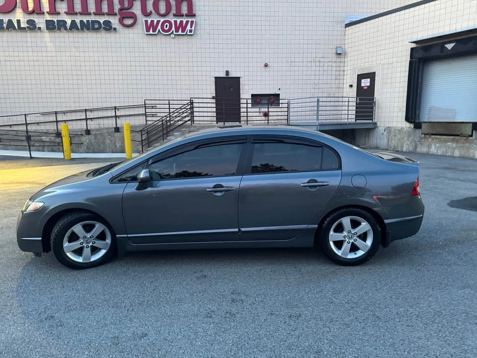 2011 Honda Civic 8th Gen - Image 8 of 18