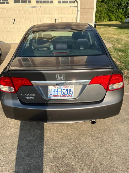 2011 Honda Civic 8th Gen - Image 2 of 7