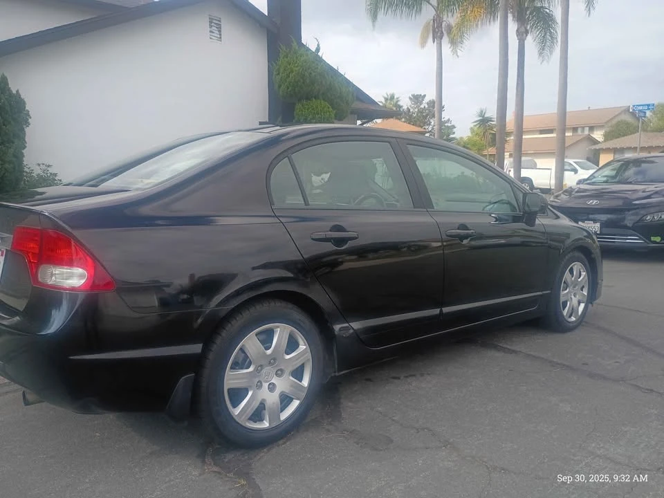2011 Honda Civic 8th Gen - Image 3 of 9