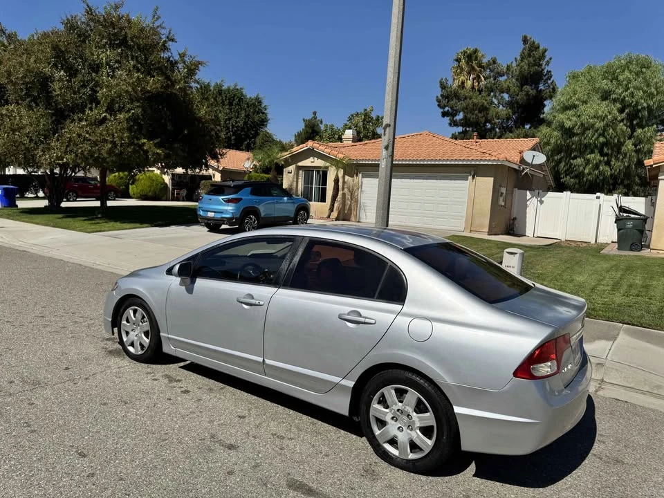 2011 Honda Civic 8th Gen - Image 5 of 11
