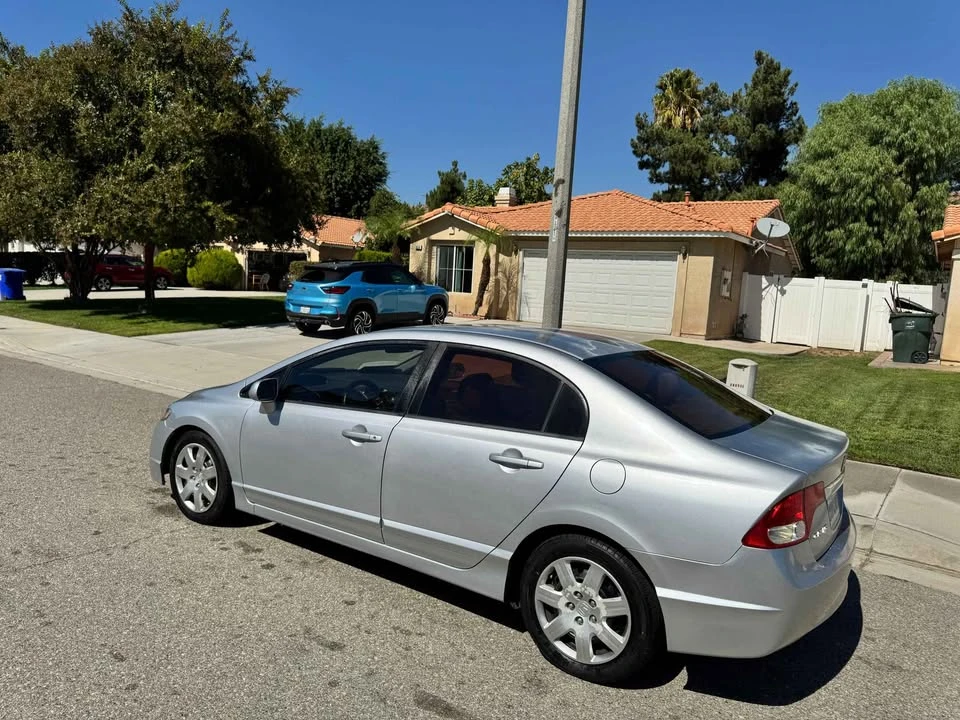 2011 Honda Civic 8th Gen - Image 7 of 11