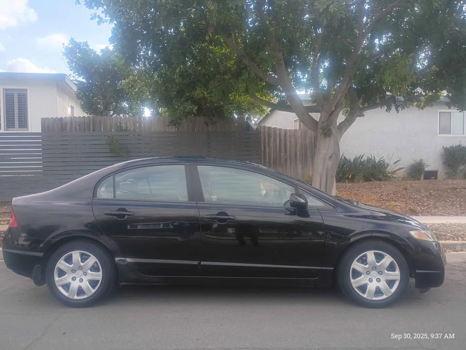 2011 Honda Civic 8th Gen - Image 2 of 9
