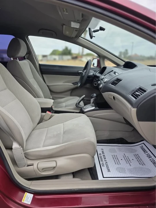 2011 Honda Civic 8th Gen - Image 8 of 15