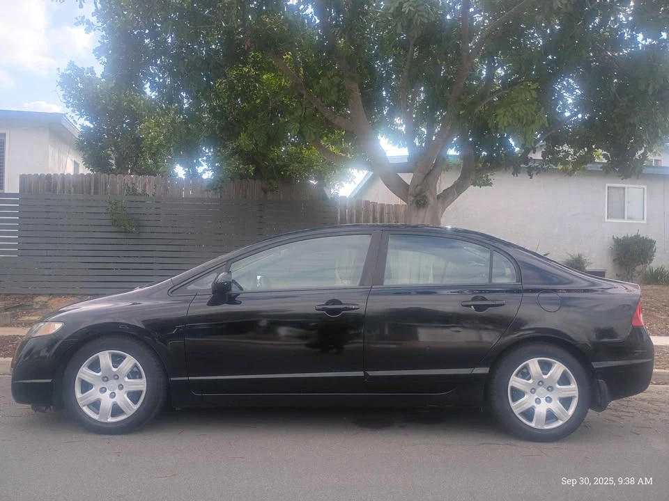 2011 Honda Civic 8th Gen - Image 2 of 9