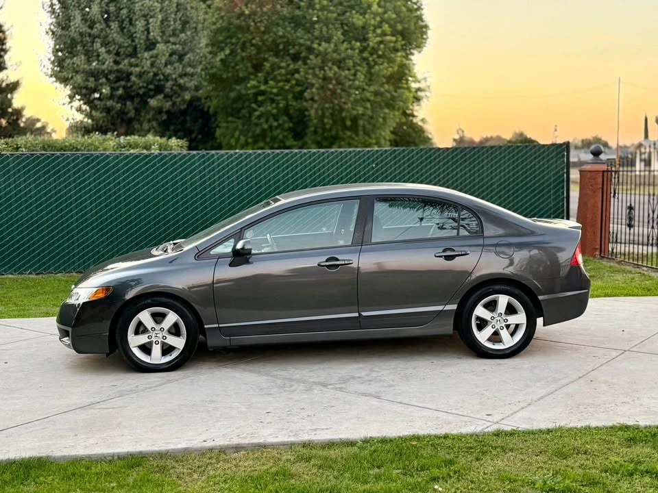 2011 Honda Civic 8th Gen - Image 8 of 9
