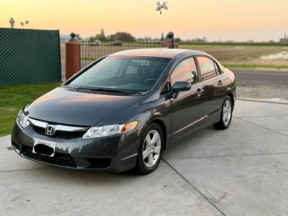2011 Honda Civic 8th Gen - Image 2 of 9