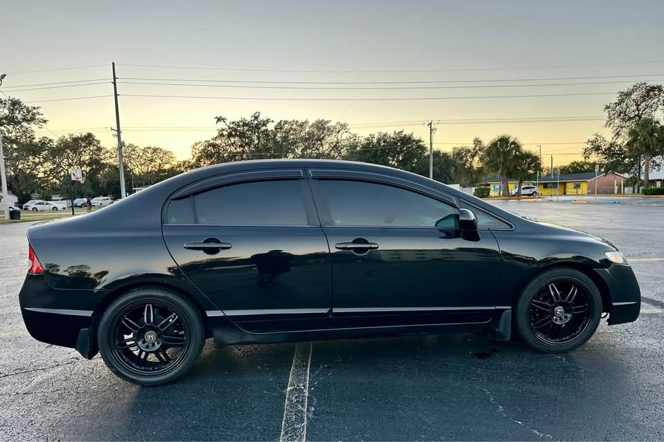 2011 Honda Civic 8th Gen - Image 2 of 11