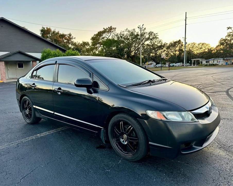 2011 Honda Civic 8th Gen - Image 5 of 11