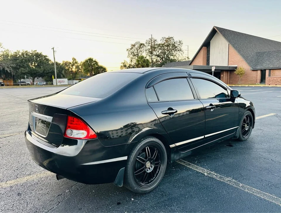 2011 Honda Civic 8th Gen - Image 8 of 10