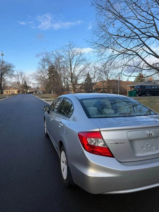 2011 Honda Civic 8th Gen - Image 4 of 15
