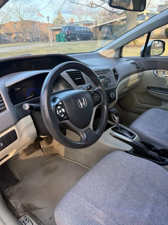 2011 Honda Civic 8th Gen - Image 8 of 15