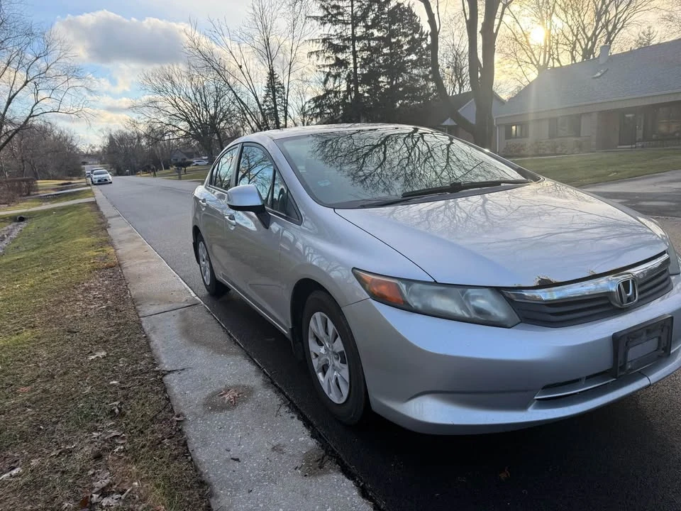 2011 Honda Civic 8th Gen - Image 2 of 15