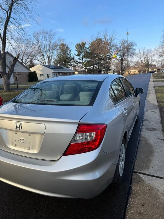 2011 Honda Civic 8th Gen - Image 5 of 15
