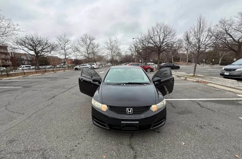 2011 Honda Civic 8th Gen - Image 2 of 8