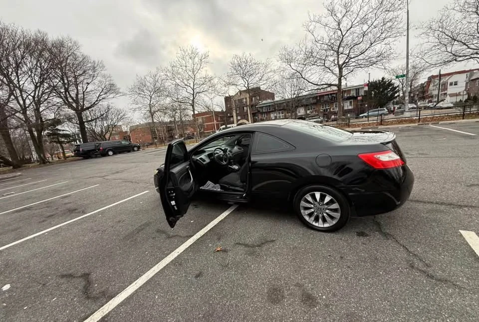 2011 Honda Civic 8th Gen - Image 3 of 8