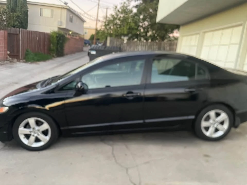 2011 Honda Civic 8th Gen - Image 2 of 5