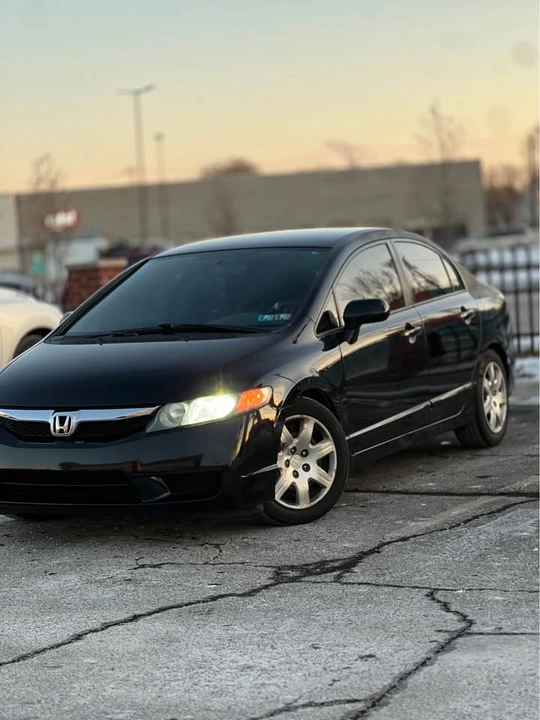 2011 Honda Civic 8th Gen - Image 9 of 12