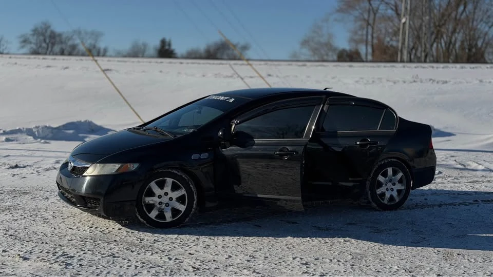 2011 Honda Civic 8th Gen - Image 4 of 12