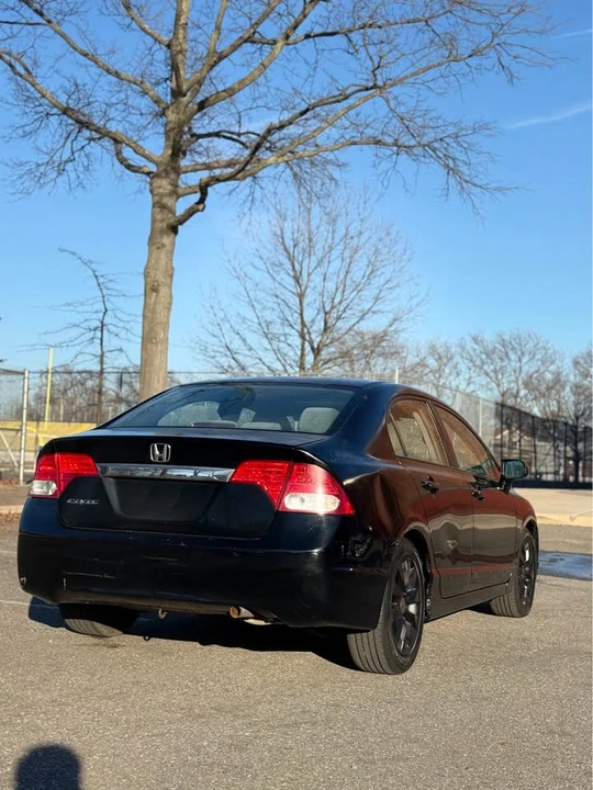2011 Honda Civic 8th Gen - Image 3 of 14