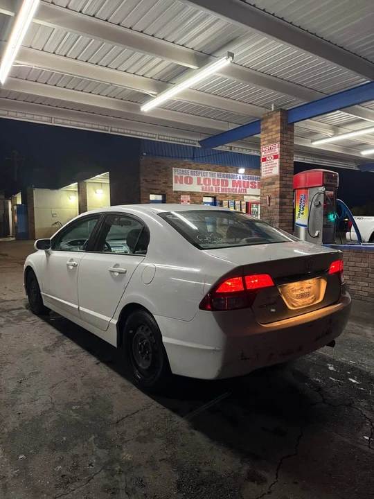 2011 Honda Civic 8th Gen - Image 2 of 7