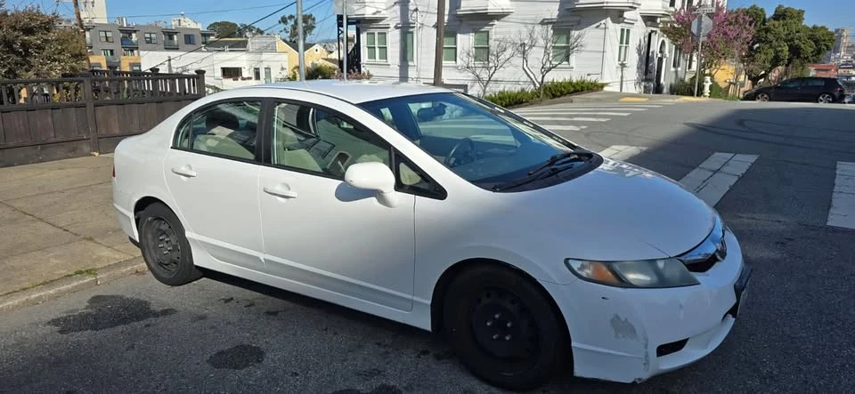 2011 Honda Civic 8th Gen - Image 2 of 9