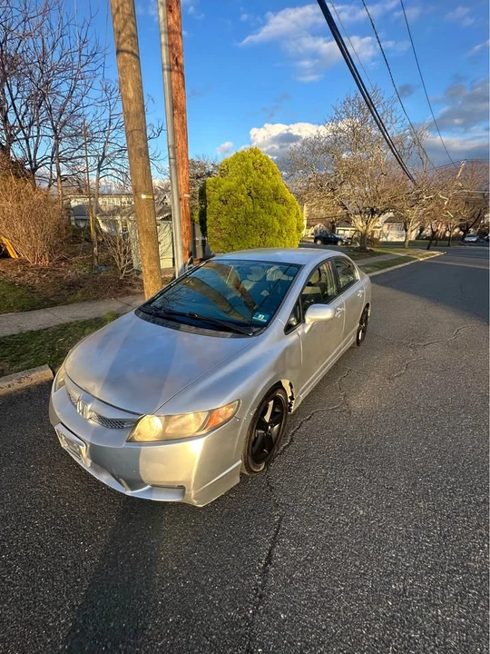 2011 Honda Civic 8th Gen - Image 2 of 9