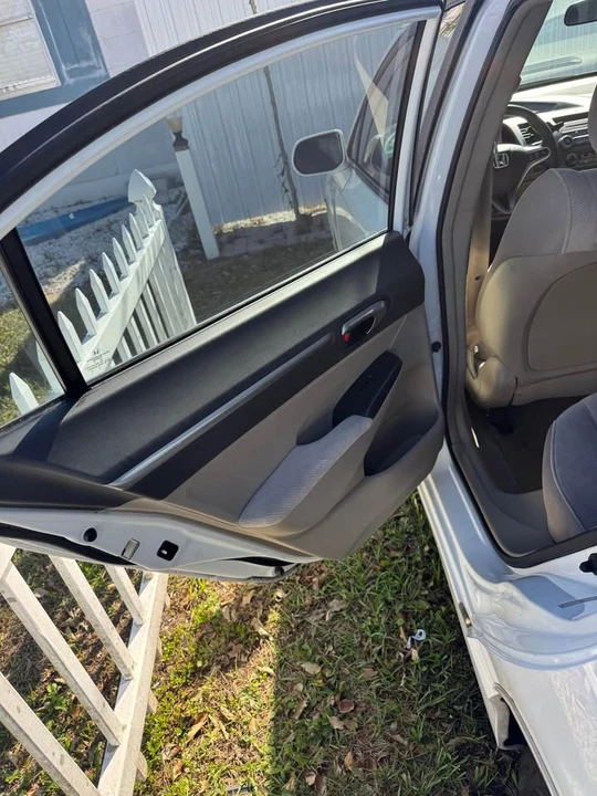 2011 Honda Civic 8th Gen - Image 7 of 18