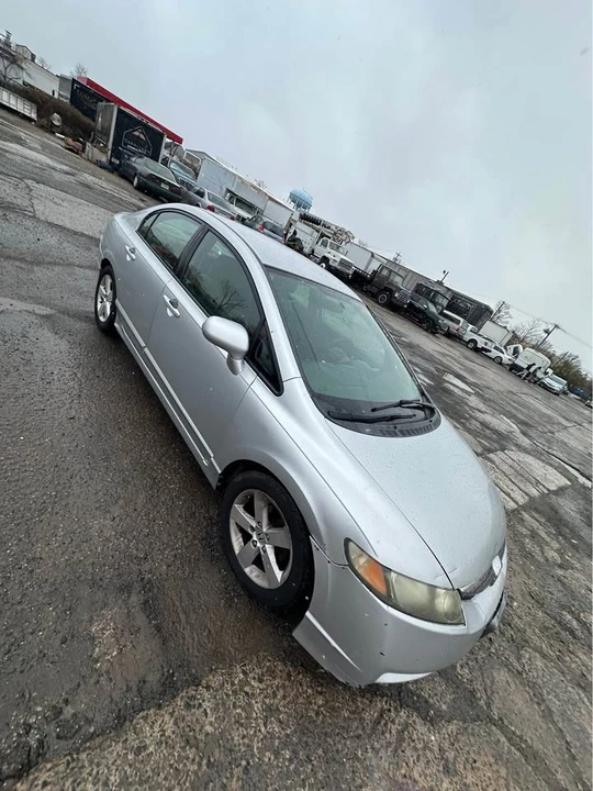 2011 Honda Civic 8th Gen - Image 8 of 12