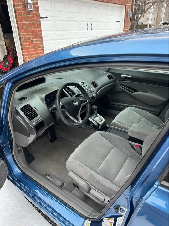 2011 Honda Civic 8th Gen - Image 8 of 20