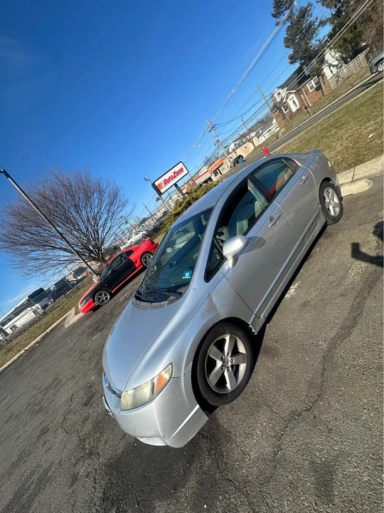 2011 Honda Civic 8th Gen - Image 2 of 9