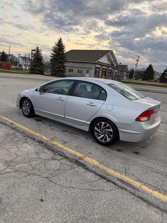 2011 Honda Civic 8th Gen - Image 2 of 11