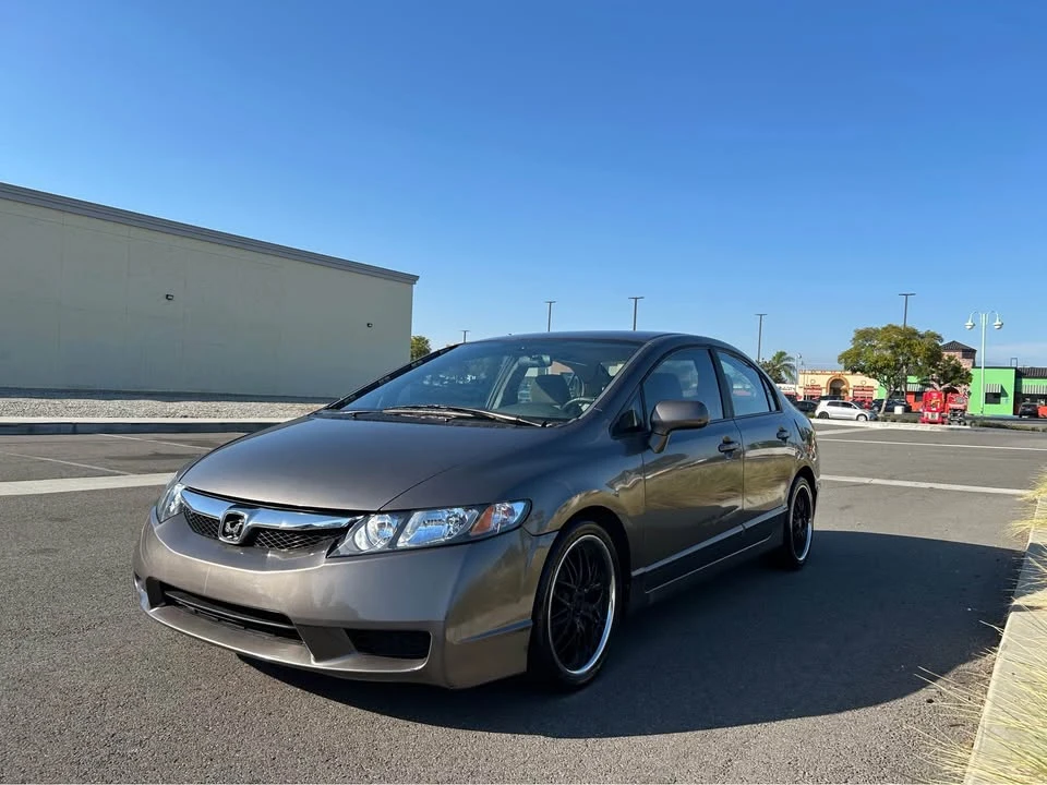2011 Honda Civic 8th Gen - Image 3 of 13