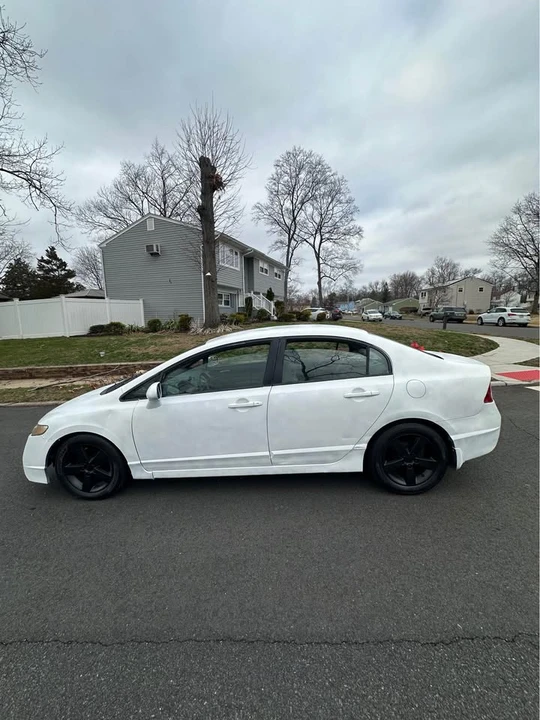 2011 Honda Civic 8th Gen - Image 2 of 11