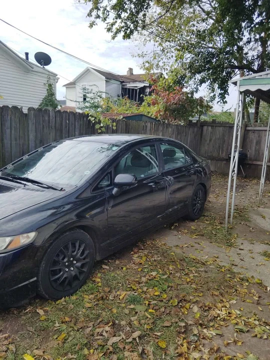 2011 Honda Civic 8th Gen - Image 2 of 4