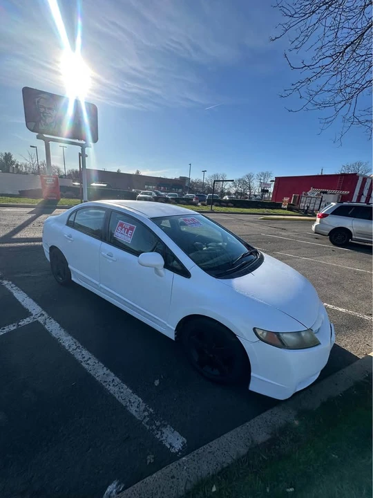 2011 Honda Civic 8th Gen - Image 2 of 9
