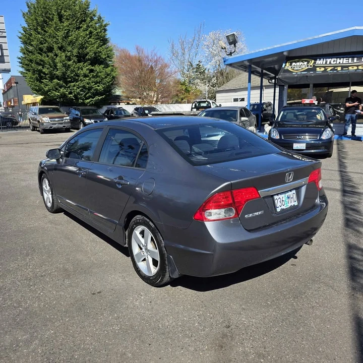 2011 Honda Civic 8th Gen - Image 7 of 15