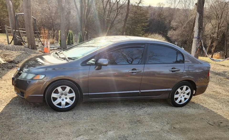 2011 Honda Civic 8th Gen - Image 3 of 7