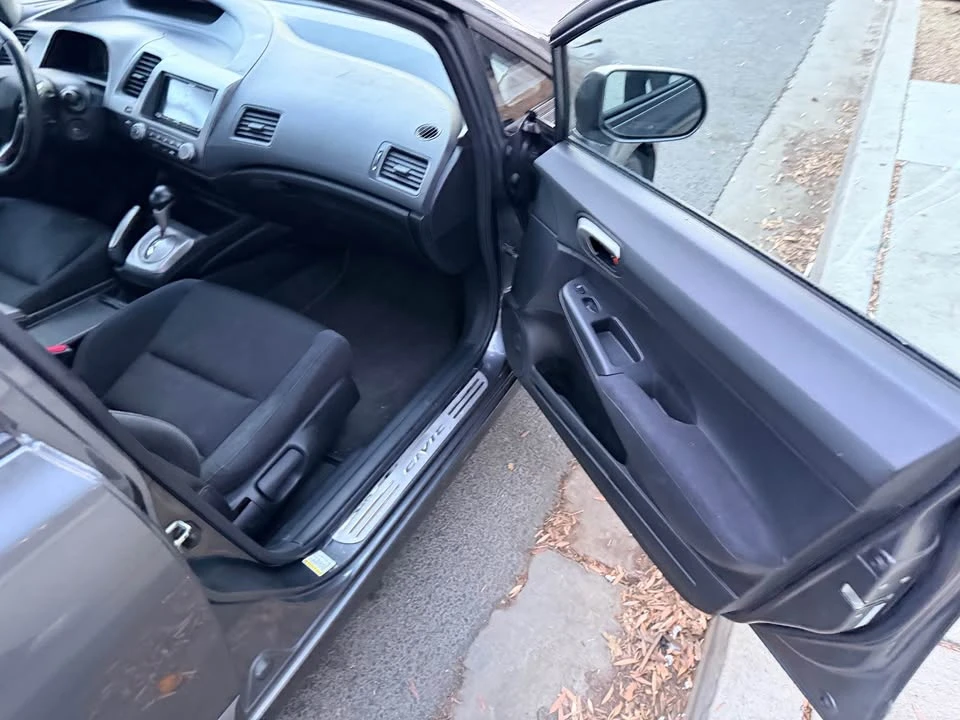 2011 Honda Civic 8th Gen - Image 9 of 17