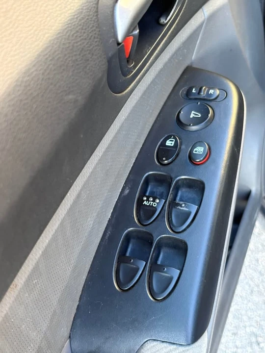 2011 Honda Civic 8th Gen - Image 13 of 19
