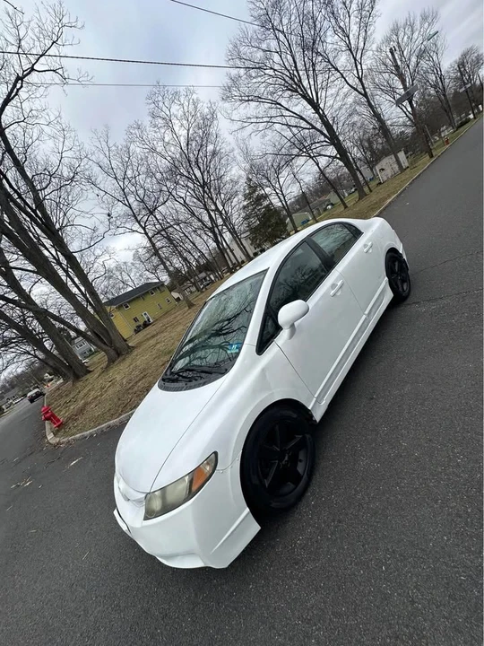 2011 Honda Civic 8th Gen - Image 3 of 8